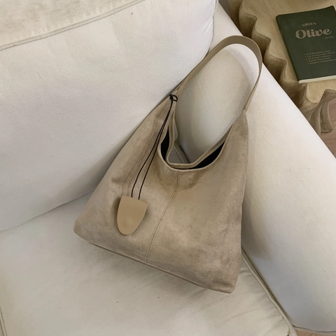 Borsa A Spalla Hobo Da Donna Minimalista In Texture Scamosciata Grande Capacità Vintage Borsa Da Pendolare Con Pendente