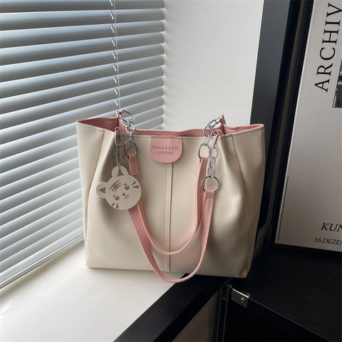 Large Capacity PU Leather Tote Bag For Women Minimalist Commuter Shoulder Bag With Metal Chain And Cartoon Animal Charm