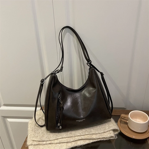 Bolso De Axila De Cuero PU De Color Sólido Vintage Para Mujer Bolso De Hombro Hobo De Gran Capacidad Con Encanto Decorativo