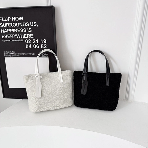 Women Minimalist Plush Lamb Wool Tote Bag Large Capacity Casual Faux Fur Shoulder Bag With Leather Handle Winter Fashion Handbag