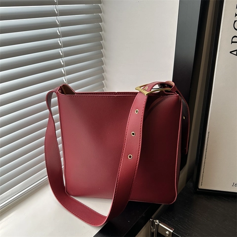 Minimalist PU Leather Large Capacity Shoulder Bag For Women Fashion Solid Color Adjustable Wide Strap Daily Crossbody Bucket Bag