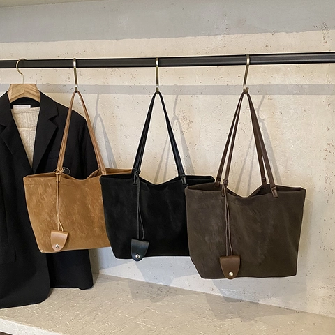 Große Kapazität Frosted PU Leder Tote Bag Retro Minimalistische Pendler Schultertasche Für Damen Mit Anhänger