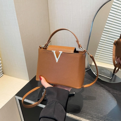 Women Fashion PU Leather Handbag With Metal V Decoration Top Handle Adjustable Shoulder Strap Crossbody Bag