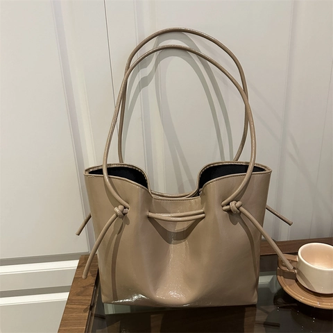 Borsa Tote da Donna Grande Capacità in Pelle PU Lucida Borsa a Tracolla Retro con Nodo e Coulisse per Ufficio Pendolari