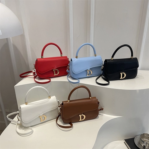 Borsa A Spalla A Sella Asimmetrica In Pelle PU Da Donna Hardware Con Lettera D Dorata Borsa A Mano Versatile