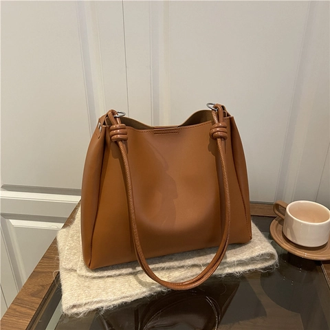 Minimalistische PU-Leren Oksel Schoudertas Voor Dames Grote Capaciteit Knoopdetail Retro Vintage Forenzen Tote Emmer Tas