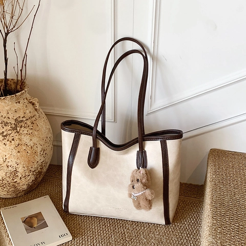 Large Capacity Retro PU Leather Tote Bag For Women Autumn Solid Color Casual Shoulder Bag With Cute Bear Plush Pendant