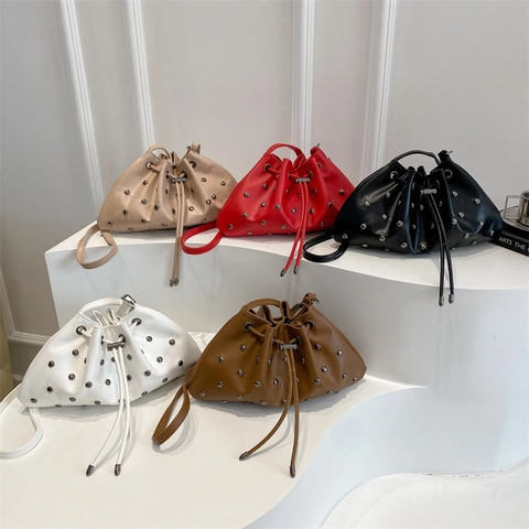 Damen Mode PU Leder Nieten Eimertasche Stilvoller Kordelzug Schulter Umhängetasche Für Den Täglichen Gebrauch Handtasche