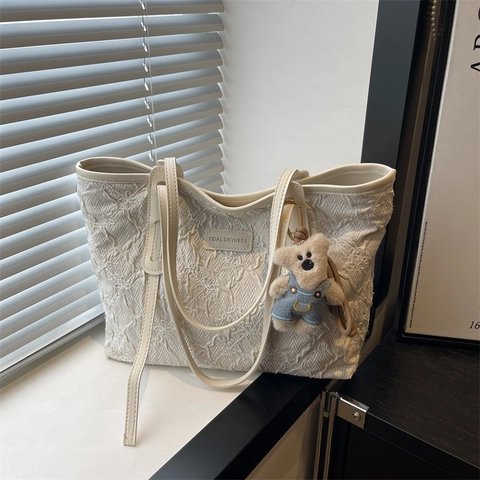 Damen Große Kapazität Tragetasche Gesteppt Blumenstickerei Schultertasche Urban Mode Pailletten Handtasche Mit Bären Anhänger
