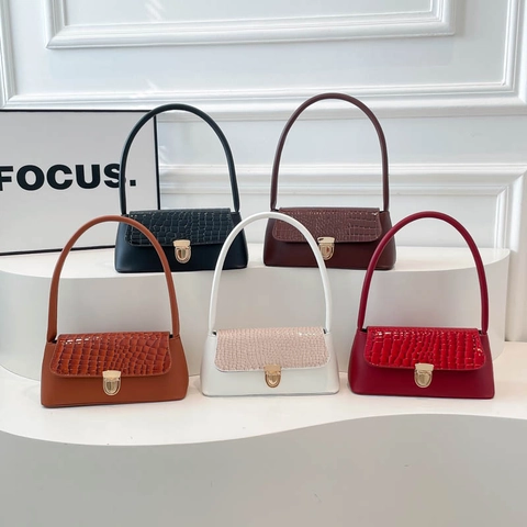 Vintage Crocodile Pattern PU Leather Baguette Shoulder Bag For Women Underarm Bag With Gold Metal Lock Buckle Solid Color
