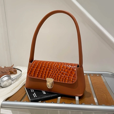 Vintage Crocodile Pattern PU Leather Baguette Shoulder Bag For Women Underarm Bag With Gold Metal Lock Buckle Solid Color