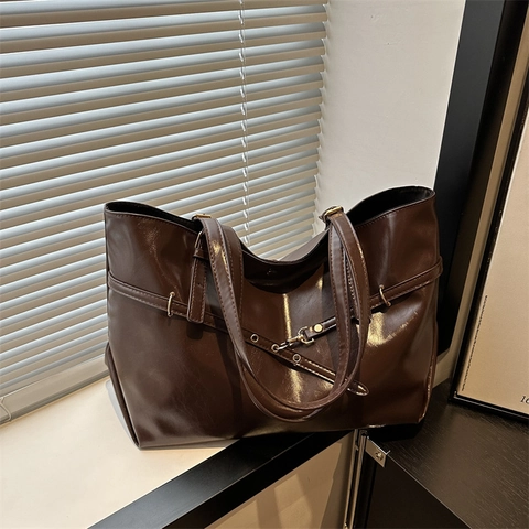Vintage PU-Leder große Tragetasche für Damen Retro-Glanz-Optik Umhängetasche Einfacher Alltag Büro Pendeln Reise Achselhöhlentasche