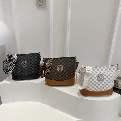Borsa A Spalla Donna Monogramma M Stampa Colorblock Tracolla Larga Geometrica Logo In Metallo