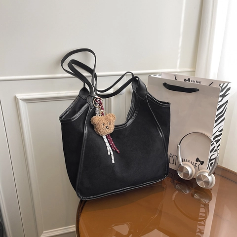 Borsa A Spalla Hobo Donna Grande Capacità Simil Camoscio Bordo In Pelle Piped Commute Niche Tote Con Ciondolo Orso