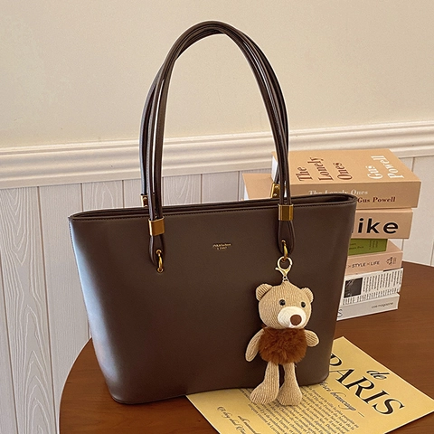 Große Kapazität PU Leder Tote Tasche Damen Vintage Einfache Pendler Schultertasche Mit Bärenanhänger