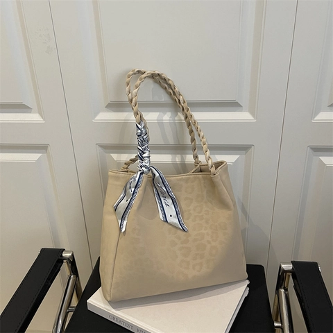 Women Shoulder Tote Bag Leopard Print Suede Feel Large Capacity Woven Handle Decorative Scarf Commuting Simple Style