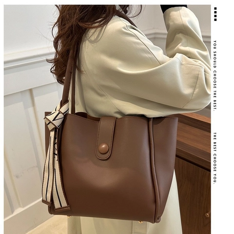 Borsa Tote Donna E Pochette Interna Pelle PU Grande Capacità Con Sciarpa Decorativa Borsa Spalla Vintage Minimalista