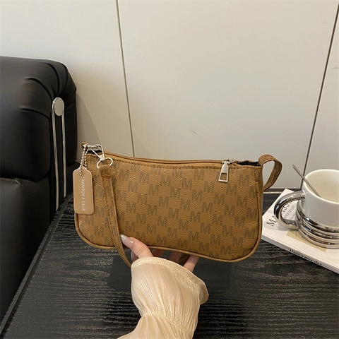 Borsa Sottobraccio in Pelle PU Con Stampa Lettera M Monogramma Vintage Borsa Mezzaluna a Spalla Con Cerniera Donna