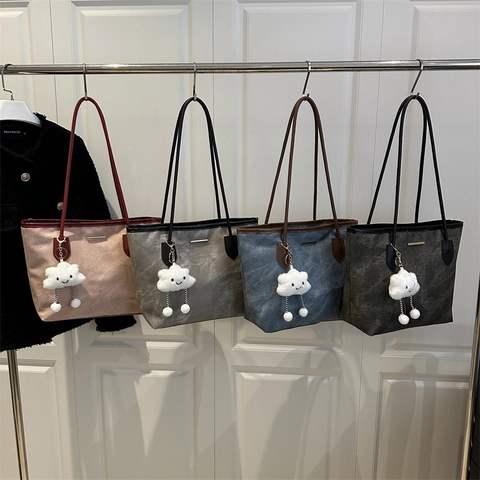 Borsa Tote Da Donna In Pelle PU Grande Capacità Semplice Borsa A Spalla Da Pendolare Con Ciondolo A Nuvola