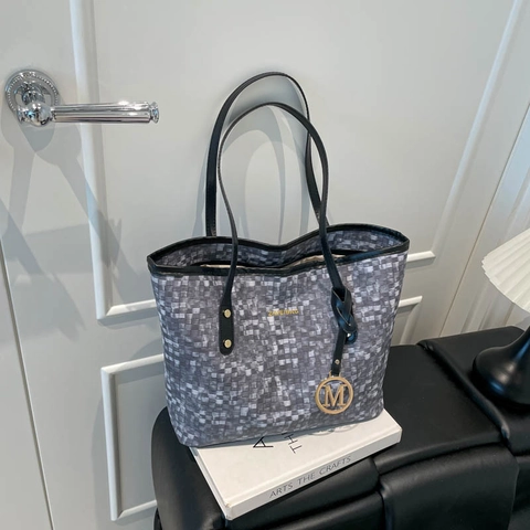 Grote Dames Tote Bag Mozaïek Schaakbordpatroon PU Leer Schoudertas Stedelijk Minimalistisch Woon-werkverkeer Handtas Met Metalen Hanger