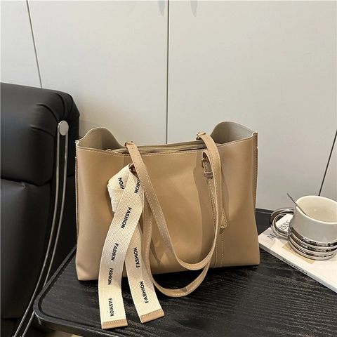 Retro PU Leder Tote Bag Große Kapazität Kontrastnähte Mode Band Dekor Pendler Schulter Achselhöhle Tasche Damen