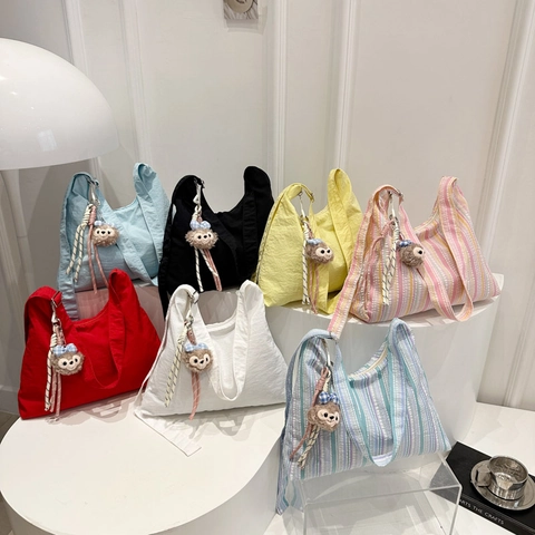 Grand Sac Hobo En Toile Rayée Sac À Épaule Style Coréen Sac Bandoulière Décontracté Avec Pendentif En Peluche
