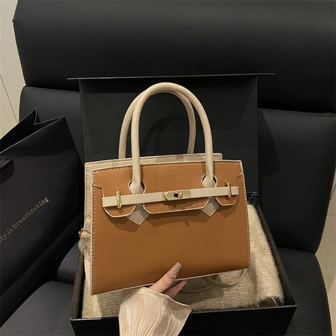 Borsa Da Donna Pelle PU Motivo Litchi Chiusura Girevole In Metallo Moda Elegante Versatile Spalla Tracolla