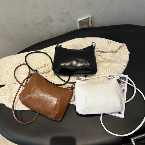 Neu 2025 Minimalistische Damen PU Leder Umhängetasche Mode Knoten Detail Hobo Crossbody Unterarm Tasche Casual All-Match Quadratisch Handtasche