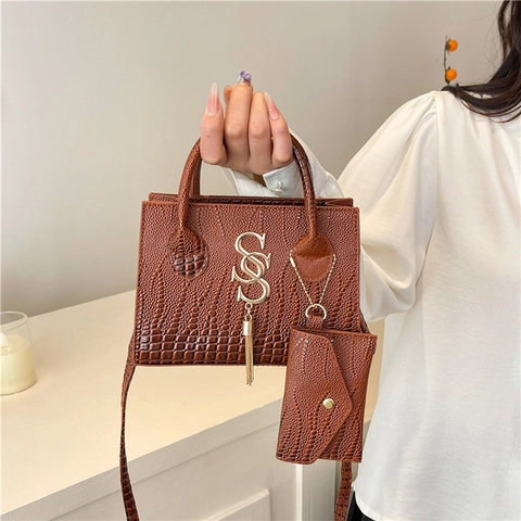 Bolso De Mano Para Mujer Con Relieve De Cocodrilo De Cuero PU Bolso De Hombro Cuadrado Pequeño Con Borla Logo S De Metal Y Mini Bolsa