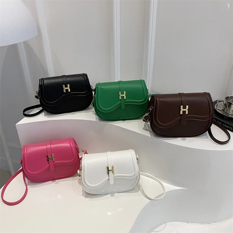 Bolso De Hombro Tipo Silla De Montar De Cuero PU Para Mujer Bolso Cruzado Simple Con Hebilla De Metal H Dorada