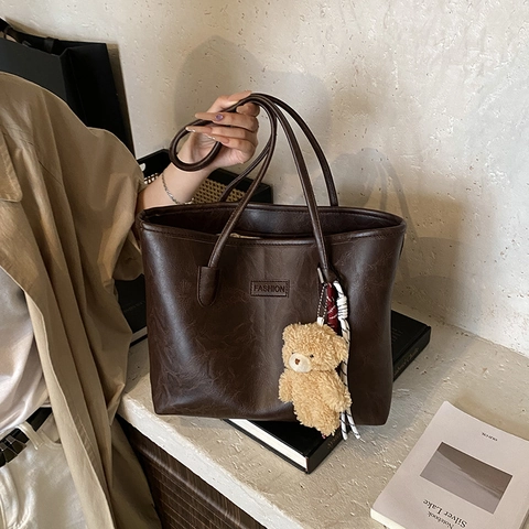 Retro Tote Bag PU Leather Large Capacity Shoulder Bag For Women Commuting Minimalist Vintage Handbag With Bear Charm