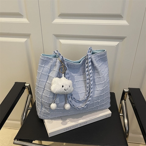 Women Large Capacity Textured Fabric Tote Bag With Braided Handle Fashion Casual Shoulder Bag And Cloud Plush Pendant