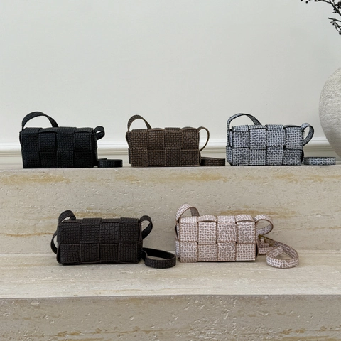 Minimalist Woven Crossbody Bag PU Leather Small Square Shoulder Bag For Women Retro Fashion Messenger Bag With Flap