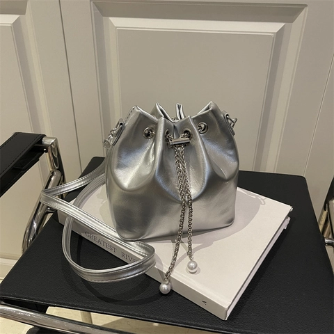 Sac Seau En Cuir PU Brillant Pour Femmes Avec Chaîne De Künstliche Perles Cordon Sac À Bandoulière Chic