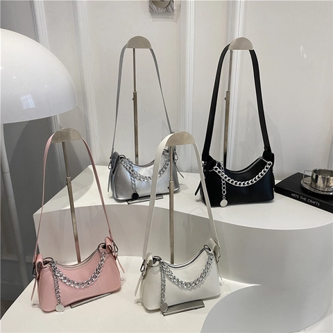 Borsa Sottobraccio Da Donna In Pelle PU Mezzaluna Hobo Borsa A Tracolla Con Decorazione In Catena Di Metallo Argentato Trendy