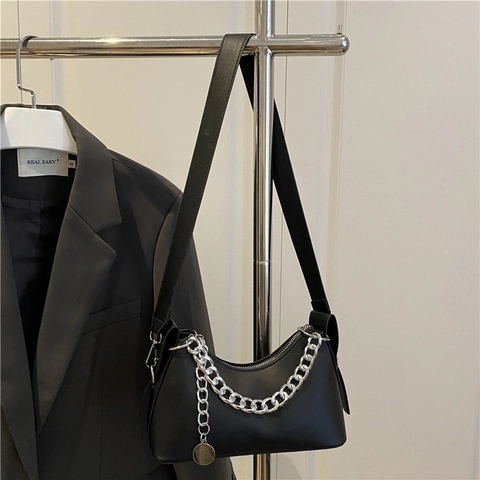 Borsa Sottobraccio Da Donna In Pelle PU Mezzaluna Hobo Borsa A Tracolla Con Decorazione In Catena Di Metallo Argentato Trendy