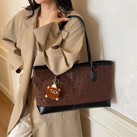 Leopardenmuster Tote Bag PU Leder Wildleder Nähte Große Kapazität Retro Schulter Achsel Handtasche Für Damen Mit Plüsch Anhänger