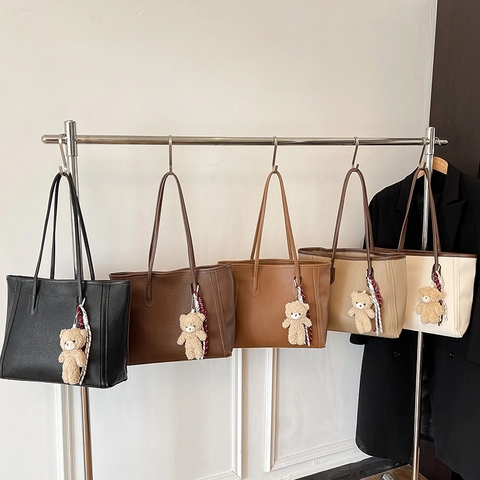 Große Kapazität Damen Tote Bag PU Leder Mit Litschi Muster Retro Schultertasche Mit Plüschbär Anhänger Und Band