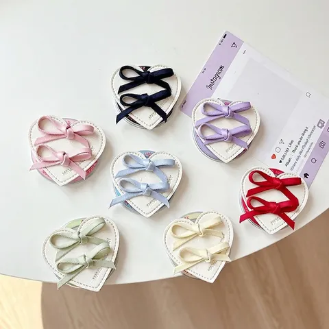 Magnetischer Handyhalter Herzform PU-Leder Schleife Airbag Ständer Für Desktop Süßer Trendiger Stil