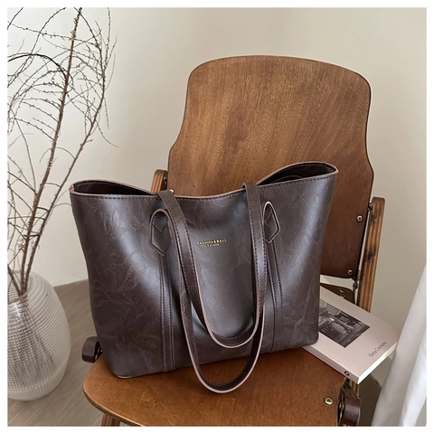 Damen Tote Bag Mit Großer Kapazität Retro PU Leder Schultertasche Pendler Vintage Nylonfutter Goldener Buchstabendruck