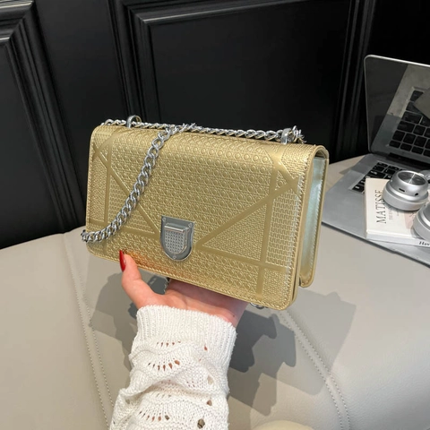 Bolso Bandolera Geométrico De Cuero PU Acolchado Elegante Metálico Con Cadena Bolso De Hombro Cuadrado Para Mujer