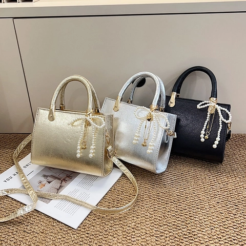 Trendy Metallic PU Leather Crossbody Bag For Women Small Square Handbag With Artificial Pearl Bow Pendant Fashion Streetwear Purse