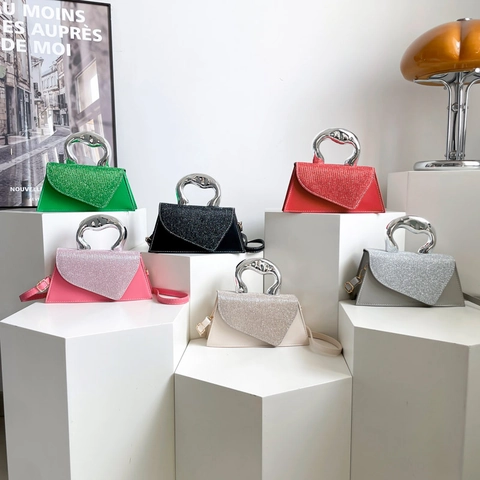 Bolso De Mano Para Mujer Con Solapa De Pedrería Cuero PU Asimétrico Trapecio Bolso Bandolera Asa De Metal Irregular