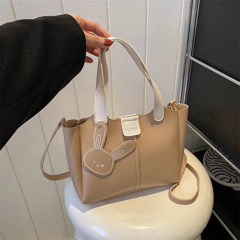 Bolso De Mano De Cuero PU Para Mujer Color Contrastado Bolso De Hombro Con Colgante De Conejo Retro Chic Bolso De Viaje Cuadrado