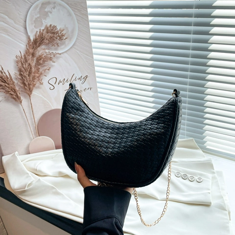 Woven Braided Hobo Shoulder Bag PU Leather Half Moon Design With Gold Chain Strap Fashion Handbag For Women