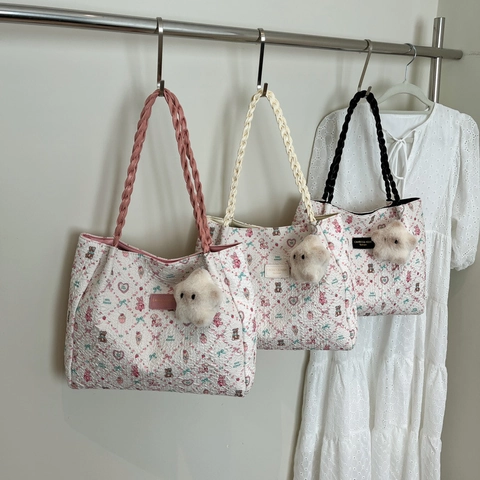 Women Sweet Cartoon Printed Tote Bag Quilted Oxford Cloth Large Capacity Shoulder Bag With Braided Strap Plush Charm Decor