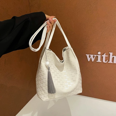 Monogramm Bedruckte PU Leder Umhängetasche Große Kapazität Damen Tote Mit Quastenanhänger Modische Lässige Hobo Tasche