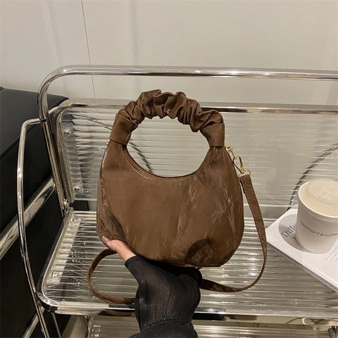 Damen Hobo Tasche Mit Gerafftem Griff PU Leder Cloud Design Halbmond Schultertasche Retro Einfacher Koreanischer Stil