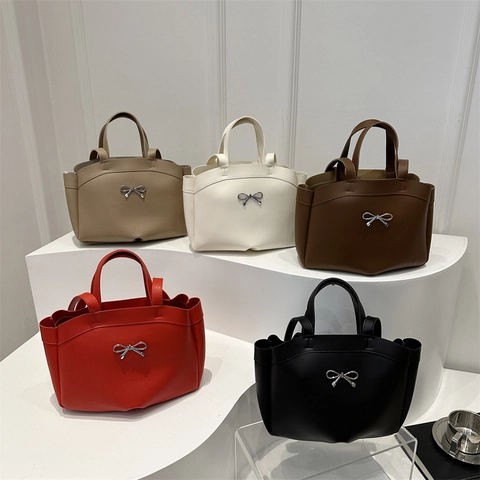 Sac Cabas Femme Cuir PU Décoration Nœud Métallique Grande Capacité Sac À Épaule Main Mode Élégant Versatile