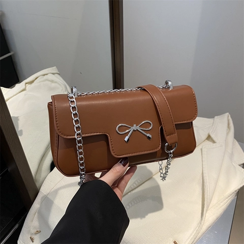 Dames Schoudertas PU Leer Zilveren Strik Decoratie Metalen Ketting Riem Flap Onderarm Stijl Elegante Vierkante Tas